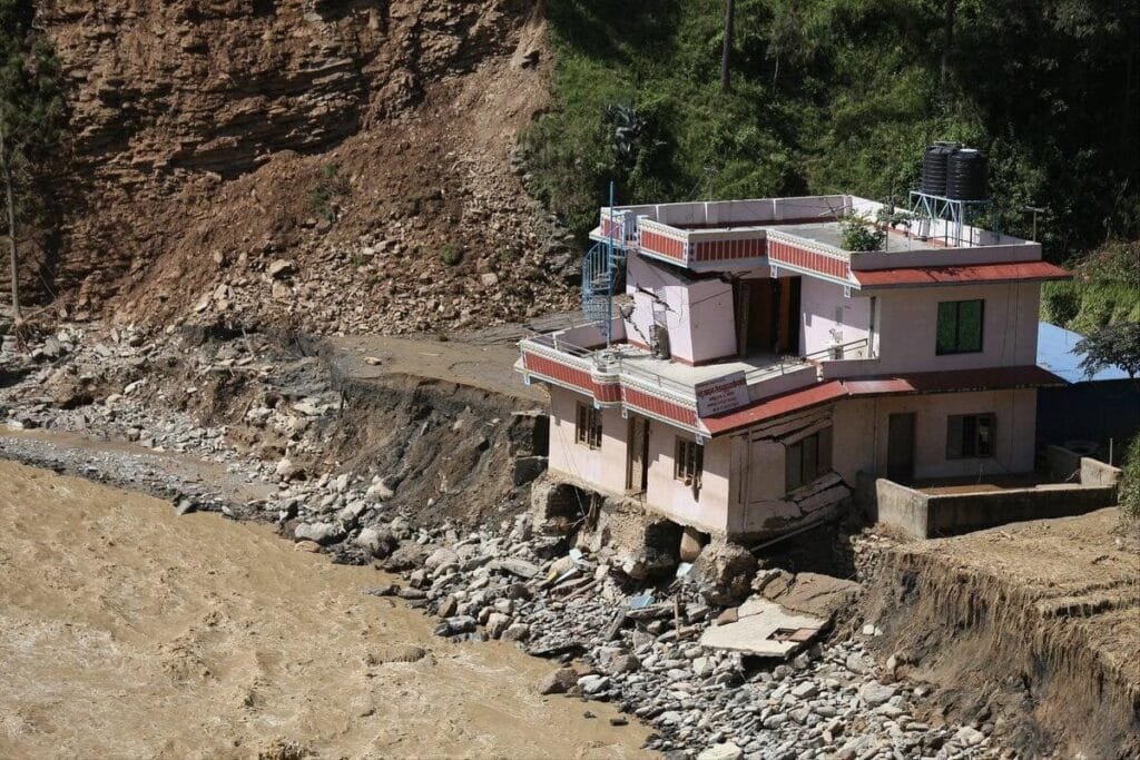 floods & landslides in nepal (10)-min floods & landslides in nepal